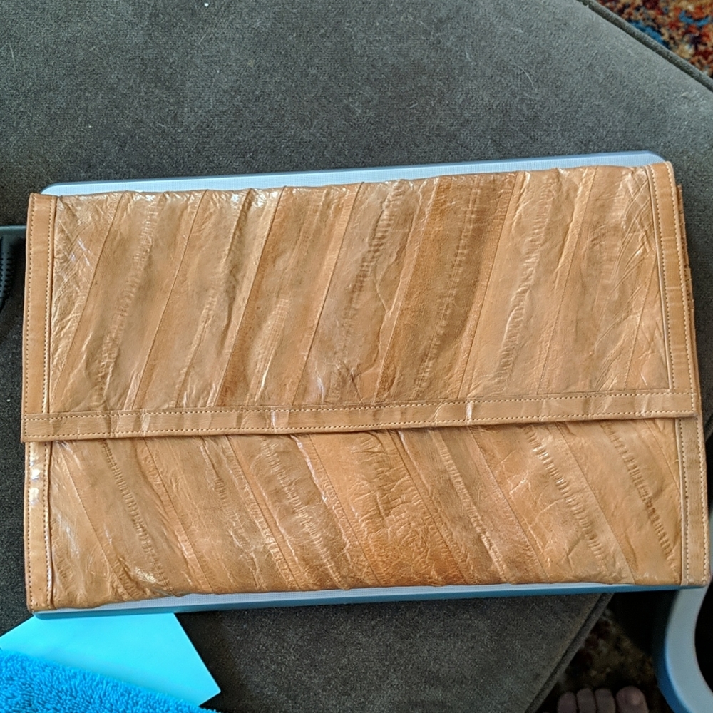 Vintage eel clutch - lots of pockets 😮